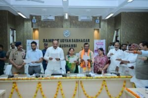 कौशाम्बी17सितम्बर25*प्रभारी मंत्री ने उत्कृष्ट कार्य करने वाले अधिकारियों कर्मचारियों को प्रदान किया प्रशस्ति प्रमाण-पत्र*