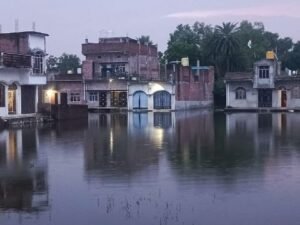 अयोध्या19सितम्बर25*रुदौली नगर के एक मोहल्ले निवासी घरों में जलभराव से परेशान