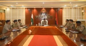 कुशीनगर20सितम्बर*पुलिस अधीक्षक कुशीनगर द्वारा जनपद के समस्त राजपत्रित अधिकारियों के साथ समीक्षा गोष्ठी कर दिये गये आवश्यक दिशा-निर्देश-*