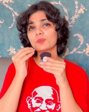 इलाहाबाद21सितम्बर25*उच्च न्यायालय ने लोक गायिका नेहा सिंह राठौर के खिलाफ दर्ज FIR को रद्द करने से इनकार कर दिया। इलाहाबाद21सितम्बर25*उच्च न्यायालय ने लोक गायिका नेहा सिंह राठौर के खिलाफ दर्ज FIR को रद्द करने से इनकार कर दिया।