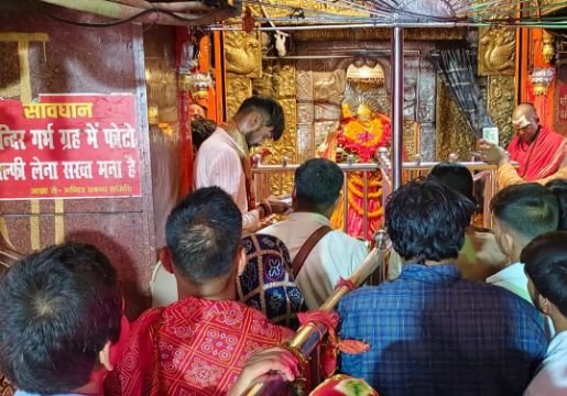 कौशाम्बी22सितम्बर25*शारदीय नवरात्र के पहले दिन लाखों श्रद्धालुओं ने किया देवी माँ के दर्शन*