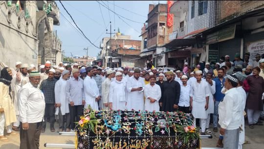 रोहतास22सितम्बर25*पूर्व प्रत्याशी शेर अली की मां सैमुन निशा हुई सुपर्द ए खाक, जनाजे में उमड़ी भीड़