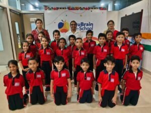 जयपुर23सितम्बर25*एडुब्रेन प्री स्कूल, दुर्गापुरा, जयपुर में योग एवं देशभक्ति का अनूठा संगम