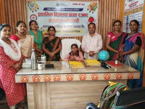 कौशाम्बी23सितम्बर25*दिया बनीं एक दिन की प्रधानाध्यापक*