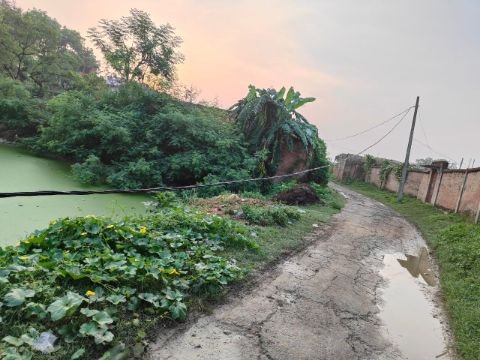 कौशाम्बी23सितम्बर25*6 महीने से टूटा विद्युत खंभा झूल रही विद्युत तार हादसे के शिकार हो रहे लोग* कौशाम्बी23सितम्बर25*6 महीने से टूटा विद्युत खंभा झूल रही विद्युत तार हादसे के शिकार हो रहे लोग*