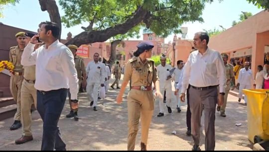 मथुरा23सितंबर25*राष्ट्रपति द्रौपति मुर्मू के मथुरा दौरे को लेकर डीजीपी व अपर मुख्य सचिव ने सुरक्षा व्यवस्था का लिया जायजा* मथुरा23सितंबर25*राष्ट्रपति द्रौपति मुर्मू के मथुरा दौरे को लेकर डीजीपी व अपर मुख्य सचिव ने सुरक्षा व्यवस्था का लिया जायजा*