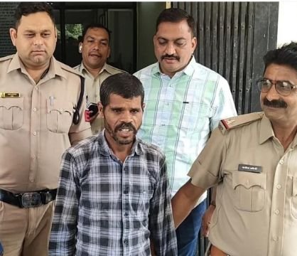 खण्डवा25सितम्बर25*बड़ा कब्रिस्तान में कब्रें खोदकर लाशों के साथ छेड़छाड़ करने वाला आरोपी गिरफ्तार हो गया है।