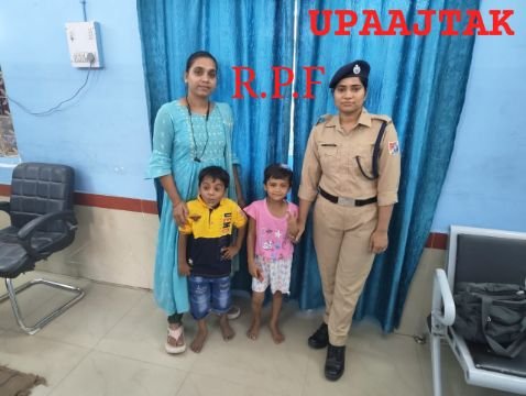 रोहतास25सितम्बर25*स्टेशन पर भटककर आये 2, नाबालिक मासुम बच्चों के लिए आरपीएफ बनी मददगार रोहतास25सितम्बर25*स्टेशन पर भटककर आये 2, नाबालिक मासुम बच्चों के लिए आरपीएफ बनी मददगार