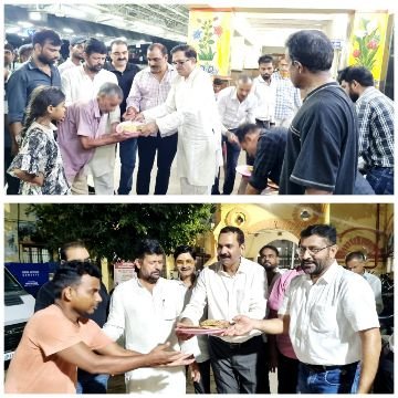 सुल्तानपुर26सितम्बर25*बेसहारा, निर्धन, जरूरतमंदों को सामाजिक संस्था ने बाटा भोजन।