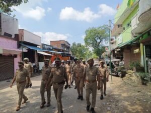 सुल्तानपुर26सितम्बर25*त्योहारों को लेकर पुलिस सक्रिय,एसपी के निर्देश पर थाना क्षेत्र में फ्लैग मार्च*