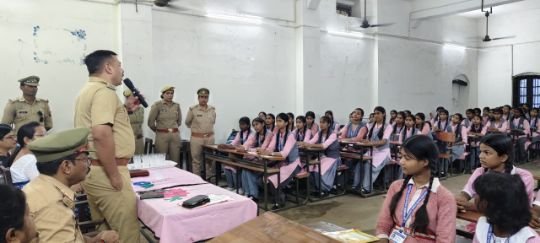 अयोध्या26सितम्बर25*मिशन शक्ति अभियान के अंतर्गत महिलाओं और छात्राओं को किया जागरूक। अयोध्या26सितम्बर25*मिशन शक्ति अभियान के अंतर्गत महिलाओं और छात्राओं को किया जागरूक।