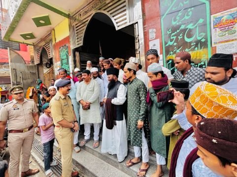 कानपुर नगर26सितम्बर25*फर्जी अफवाहों पर विवादों से रहे दूर और आपसी भाई चारा बनाए रखने की अपील पर शहर की खूबसूरत तस्वीर*