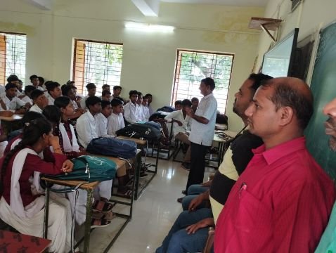 अनूपपुर27सितम्बर25*सकरा में छात्रों को सर्पपहरी शशिधर अग्रवाल ने सांपों की पहचान एवं बचाव के बताएं उपाय* अनूपपुर27सितम्बर25*सकरा में छात्रों को सर्पपहरी शशिधर अग्रवाल ने सांपों की पहचान एवं बचाव के बताएं उपाय*