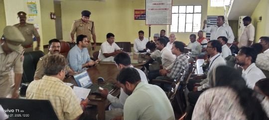 कौशाम्बी27सितम्बर25*जिलाधिकारी एवं पुलिस अधीक्षक ने थाना मंझनपुर में सुनी जनशिकायतें*