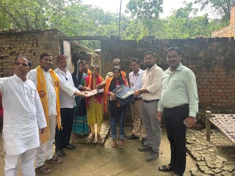 कौशाम्बी27सितम्बर25*दिव्यागजनों को दिया ट्राईसाइकिल व पेंशन स्वीकृति प्रमाण-पत्र*