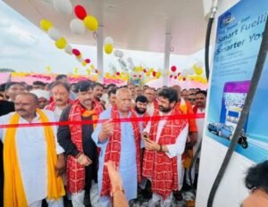 अयोध्या27सितम्बर25*मां पीतांबरा फिलिंग स्टेशन का मंत्री वह पूर्व सांसद ने किया उद्घाटन,*