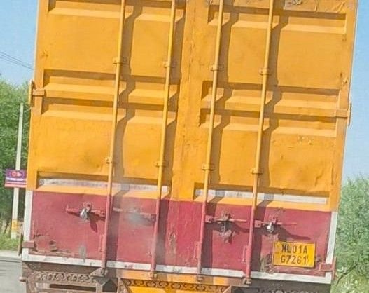 सीकर28सितम्बर25*डाक पार्सल कंटेनर से लाखों रुपए की अवैध शराब पकड़ी:30 लाख रुपए की व्हिस्की-बीयर जब्त, सीकर28सितम्बर25*डाक पार्सल कंटेनर से लाखों रुपए की अवैध शराब पकड़ी:30 लाख रुपए की व्हिस्की-बीयर जब्त,