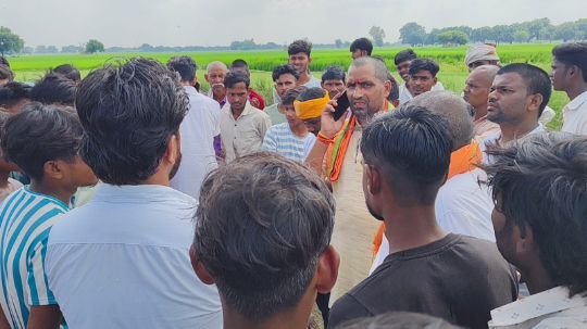 कौशाम्बी28सितम्बर25*मृत गोवंश को दफनाए जाने की सूचना पर मौके पर पहुंचे विश्व हिंदू परिषद कार्यकर्ताओं ने जमकर कांटा बवाल*