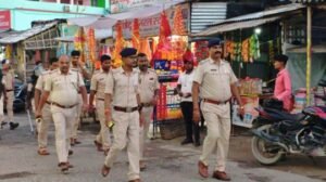 पूर्णिया बिहार28सितंबर25* दुर्गा पूजा के अवसर पर जलालगढ़ थाना अंतर्गत विभिन्न क्षेत्रों में फ्लैग मार्च किया गया।