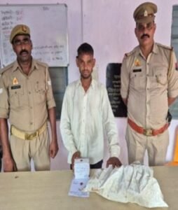 मथुरा28.09.2025* माँट पुलिस द्वारा एक अभियुक्त को अवैध देशी शराब के साथ किया गिरफ्तार