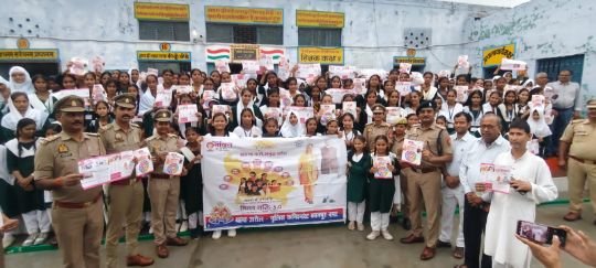 कानपुर नगर30सितम्बर25*मकनपुर में मिशन शक्ति पेज 5 के तहत छात्राओं को किया गया जागरूक