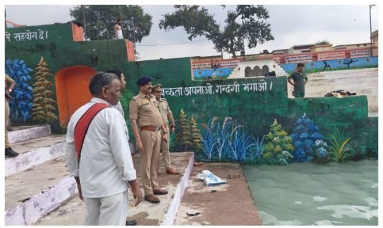 कौशाम्बी30सितम्बर25*दुर्गा प्रतिमा विसर्जन को लेकर डीएम एसपी ने किया मूरतगंज तालाब का निरीक्षण*