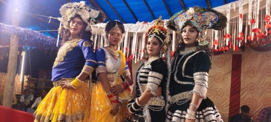 कौशाम्बी30सितम्बर25*नव दुर्गा पूजा पंडाल में मिस पूजा जागरण कमेटी ने मचाया धमाल*