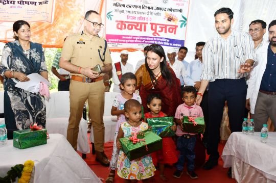 कौशाम्बी30सितम्बर25*मंडलायुक्त एवं पुलिस महानिरीक्षक ने किया कन्या पूजन* कौशाम्बी30सितम्बर25*मंडलायुक्त एवं पुलिस महानिरीक्षक ने किया कन्या पूजन*