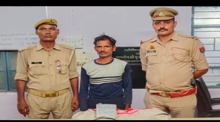 मथुरा19.09.2025* एक अभियुक्त को नाजायज देशी शराब के साथ किया गिरफ्तार मथुरा19.09.2025* एक अभियुक्त को नाजायज देशी शराब के साथ किया गिरफ्तार