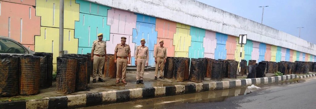 मथुरा 8 अक्टूबर 25*थाना छाता पुलिस द्वारा चोरी का 80 क्विंटल बिटमिन (डांवर) (कुल 80 ड्रम ) किये गये बरामद-* मथुरा 8 अक्टूबर 25*थाना छाता पुलिस द्वारा चोरी का 80 क्विंटल बिटमिन (डांवर) (कुल 80 ड्रम ) किये गये बरामद-*