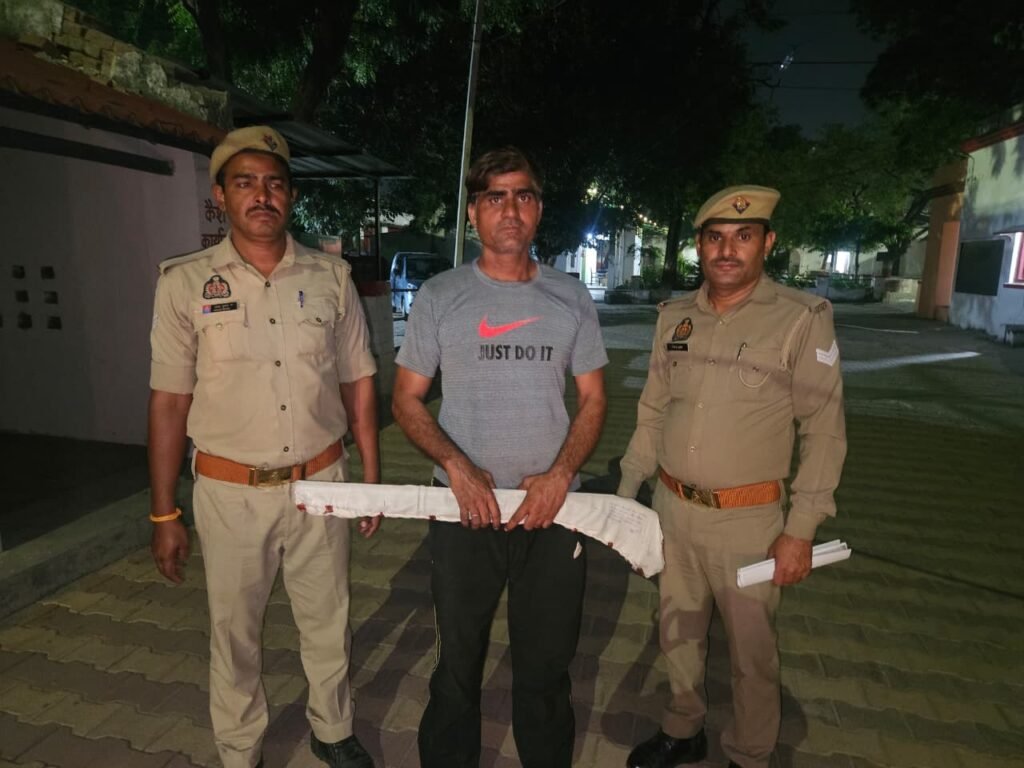 मथुरा 24अक्टूबर 25*थाना नौहझील पुलिस ने एक वांछित अभियुक्त को किया गिरफ्तार। पम्प एक्शन गन 12 बोर बरामद* मथुरा 24अक्टूबर 25*थाना नौहझील पुलिस ने एक वांछित अभियुक्त को किया गिरफ्तार। पम्प एक्शन गन 12 बोर बरामद*