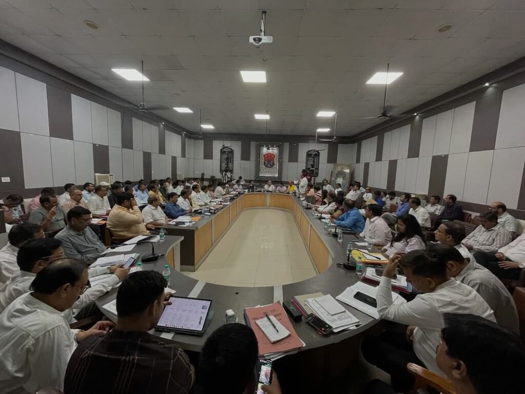 लखनऊ24अक्टूबर25*लखनऊ मेयर सुषमा खारवाल की अध्यक्षता में नगर निगम की कार्यकारिणी की बैठक आयोजित की गई लखनऊ24अक्टूबर25*लखनऊ मेयर सुषमा खारवाल की अध्यक्षता में नगर निगम की कार्यकारिणी की बैठक आयोजित की गई