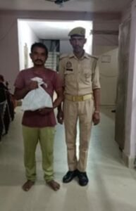 मथुरा1अक्टूबर25*थाना बलदेव पुलिस ने एक अभियुक्त को अवैध देशी शराब के 18 टैट्रा पैक सहित किया गिरफ्तार*