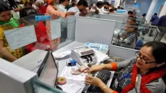 नई दिल्ली1अक्टूबर25*सरकारी कर्मचारियों को दशहरा गिफ्ट, बढ़ गया DA, अब कितनी मिलेगी सैलरी*