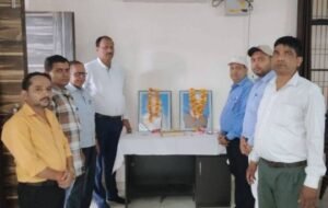 अयोध्या2अक्टूबर25*गांधी जी व शास्त्री जी की जयंती पर जिला सूचना अधिकारी ने झंडारोहण किया।