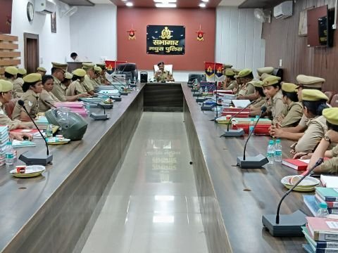 मथुरा4अक्टूबर25*मिशन शक्ति 5.0 के अंतर्गत समस्त थानों पर नियुक्त महिला पुलिस प्रभारी एवं महिला कर्मियों की गोष्ठी की गई*