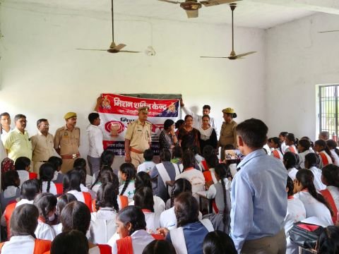 सुल्तानपुर4अक्टूबर25*थाना को0 देहात मिशन शक्ति टीम द्वारा यस यस इण्टर कालेज में मिशन शक्ति फेज 5 के तहत जागरूक किया गया ।*