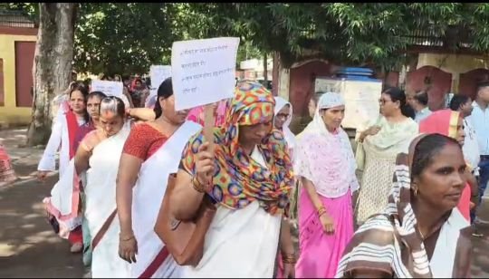 बाँदा5अक्टूबर25*डीएम ने विशेष संचारी रोग नियंत्रण अभियान को हरी झंडी दिखाकर रवाना किया