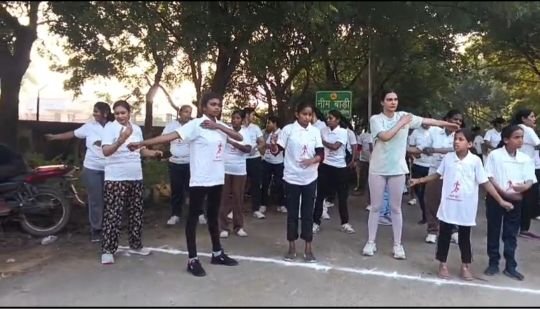 मथुरा5अक्टूबर25* मिशन शक्ति अभियान 5.0 के तहत रन फॉर एन्वायरमेंट मैराथन का आयोजन किया गया।