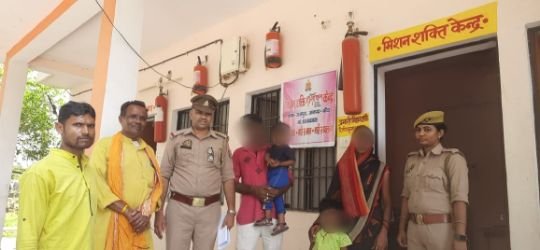 बाँदा6अक्टूबर25*थाना जसपुरा की मिशन शक्ति टीम द्वारा पति-पत्नी के बीच उत्पन्न पारिवारिक विवाद का समाधान कर, कराया आपसी समझौता