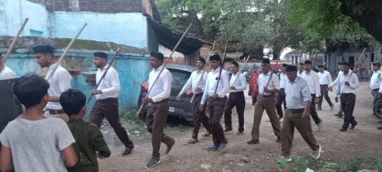 हमीरपुर7अक्टूबर25*आरएसएस द्वारा शताब्दी वर्ष पर पथ संचालन कार्यक्रम आयोजित किया। हमीरपुर7अक्टूबर25*आरएसएस द्वारा शताब्दी वर्ष पर पथ संचालन कार्यक्रम आयोजित किया।