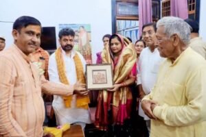 मिर्जापुर: 8अक्टूबर 25 *आयुष मंत्री दया शंकर मिश्र दयालुजी ने राष्ट्रीय शिक्षक पुरस्कृत मधुरिमा तिवारी किया सम्मानित* मिर्जापुर: 8अक्टूबर 25 *आयुष मंत्री दया शंकर मिश्र दयालुजी ने राष्ट्रीय शिक्षक पुरस्कृत मधुरिमा तिवारी किया सम्मानित*