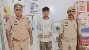 मथुरा 9 अक्टूबर 25*थाना वृन्दावन पुलिस टीम द्वारा जिला बदर अभियुक्त को एक नाजायज चाकू सहित किया गिरफ्तार* मथुरा 9 अक्टूबर 25*थाना वृन्दावन पुलिस टीम द्वारा जिला बदर अभियुक्त को एक नाजायज चाकू सहित किया गिरफ्तार*