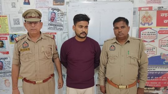 मथुरा 11 अक्टूबर 25*थाना वृन्दावन पुलिस द्वारा बलात्कार के अभियोग में वाँछित अभियुक्त को किया गिरफ्तार ।* मथुरा 11 अक्टूबर 25*थाना वृन्दावन पुलिस द्वारा बलात्कार के अभियोग में वाँछित अभियुक्त को किया गिरफ्तार ।*