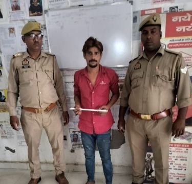 मथुरा 11 अक्टूबर 25*थाना वृन्दावन पुलिस द्वारा एक अभियुक्त को किया गिरफ्तार, कब्जे से एक नाजायज चाकू बरामद ।* मथुरा 11 अक्टूबर 25*थाना वृन्दावन पुलिस द्वारा एक अभियुक्त को किया गिरफ्तार, कब्जे से एक नाजायज चाकू बरामद ।*