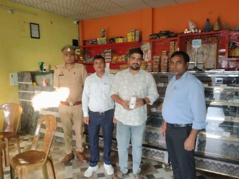 अयोध्या13अक्टूबर25*रूदौली में प्रवर्तन दल की मिठाई और नमकीन बनाने वाले प्रतिष्ठानों पर छापेमारी से हड़कंप