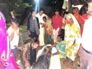 देवरिया14अक्टूबर25*19 वर्षीय युवती का शव मिलने से गाँव मे फैली सनसनी।