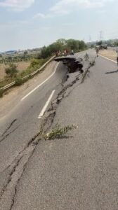 भोपाल14अक्टूबर25*भोपाल ईस्टर्न बायपास स्थित सूखी सेवनिया आरओबी पर सड़क धंसने की घटना*