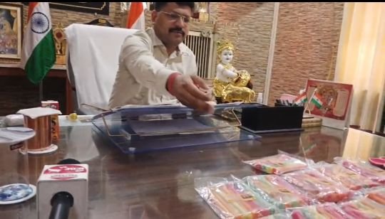 मथुरा14अक्टूबर25*जेल में बंद कैदियों द्वारा तैयार की जा रही है मोमबत्ती व दीपक* मथुरा14अक्टूबर25*जेल में बंद कैदियों द्वारा तैयार की जा रही है मोमबत्ती व दीपक*