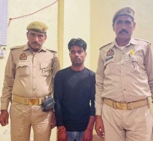 मथुरा 15 अक्टूबर 25* एक अभियुक्त को किया गिरफ्तार, कब्जे से 20 क्वार्टर अवैध देशी शराब बरामद ।*